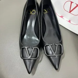 Valentino Women Black Leather Pointed Pumps