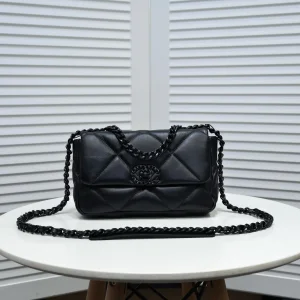 CHANEL 19 Small in Black
