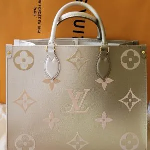 Louis Vuitton OnTheGo MM tote bag from the “Spring in the City” collection