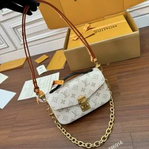 Louis Vuitton Pochette Métis East West