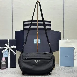 SHOULDER BAG 32 IN BLACK RE-NYLON TRIANGLE LOGO