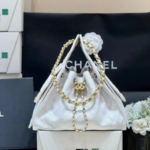 CHANEL 25 HANDBAG IN WHITE 30 GOLD HARDWARE